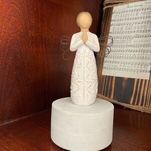 Willow Tree Musical Angel “A Tree, A Prayer” - Amazing Grace